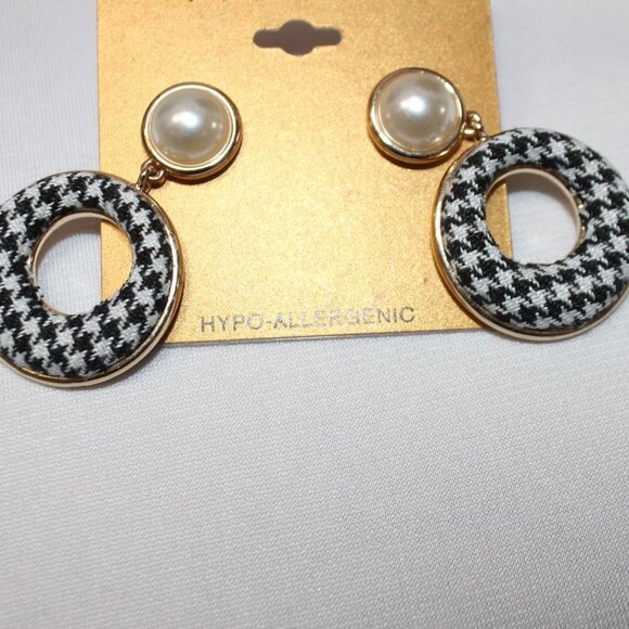 NWT Monet Pearl and Herringbone Loop Earrings - Picture 6 of 6